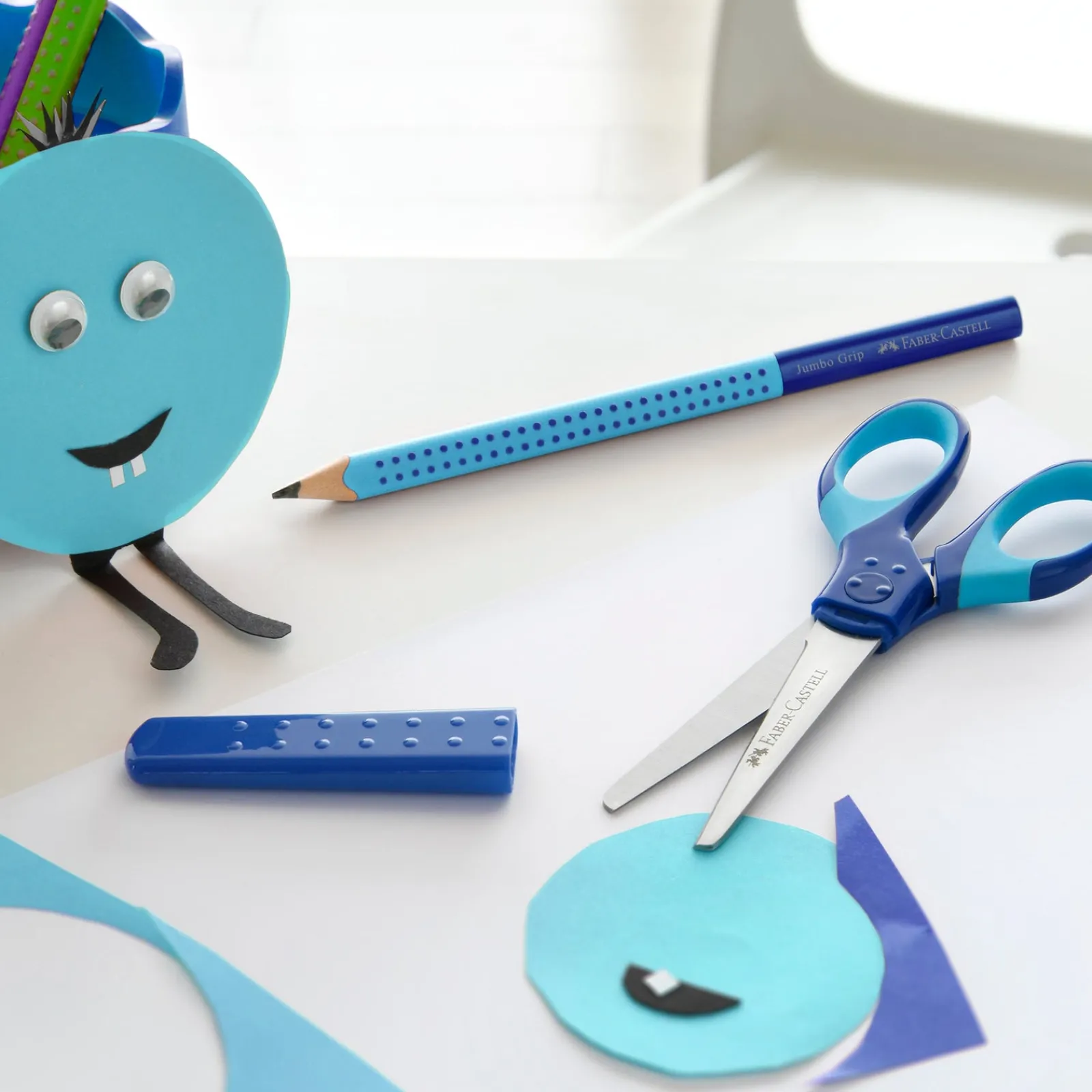 Online Faber Castell Tesoura com Proteção 10cm (várias cores)